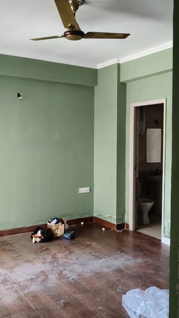 Room in 3 BHK Apartment at Gardenia Golf City, Sector 75 – for Sale