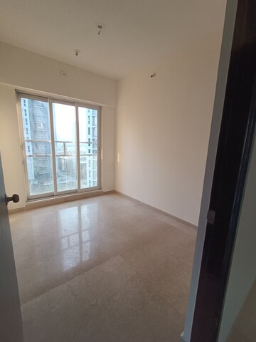 Room in 2 BHK Apartment at Kalpataru Radiance, Goregaon West – for Rent