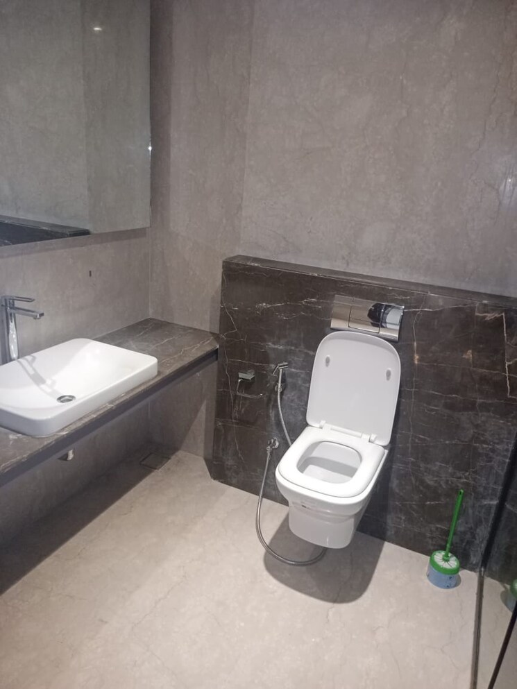 Bathroom, sunteck-signia-pearl 4 Bedroom 3362 Sq.Ft. Apartment In Bandra Kurla Complex Mumbai 8241557