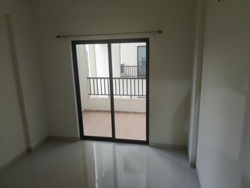 Room in 3 BHK Apartment at Besa – for Rent