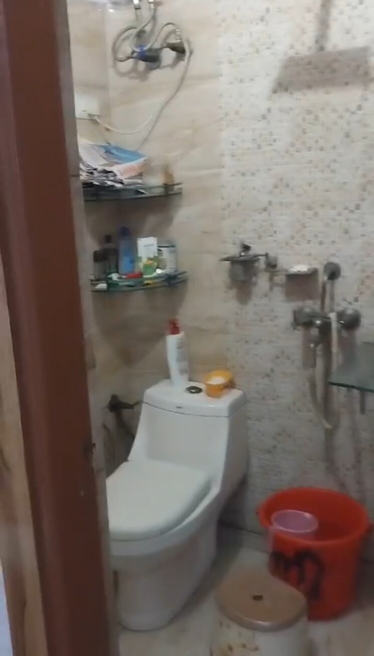 Bathroom, vaishali sector 5 2 Bedroom 840 Sq.Ft. Builder Floor In Vaishali Sector 5 Ghaziabad 8241592