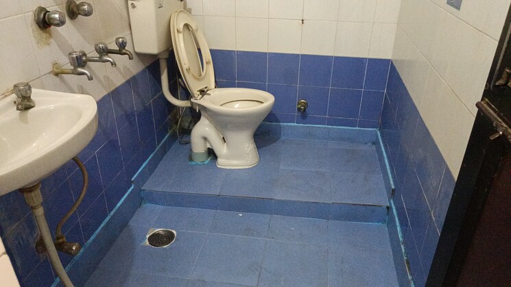 Bathroom, vaishali sector 5 3 Bedroom 1430 Sq.Ft. Builder Floor In Vaishali Sector 5 Ghaziabad 8241613