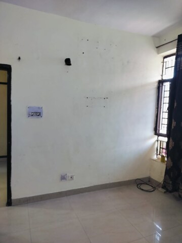 Room in 2 BHK Apartment at Aims Golf Avenue I, Sector 75 – for Rent