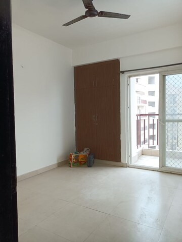 Room in 2 BHK Apartment at Aims Golf Avenue I, Sector 75 – for Rent