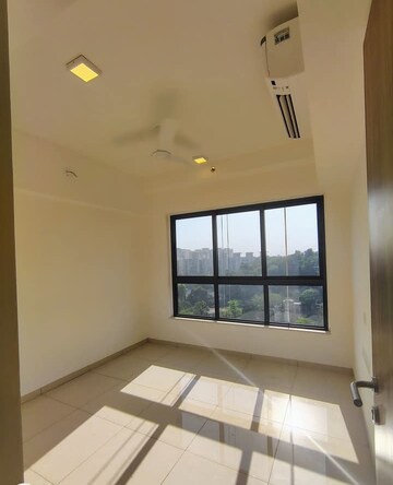 Room in 2 BHK Apartment at Shapoorji Pallonji Vicinia, Powai – for Rent