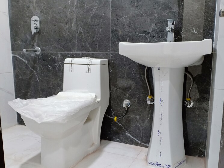 Bathroom, panchsheel vihar 2 Bedroom 900 Sq.Ft. Apartment In Panchsheel Vihar Delhi 8241639
