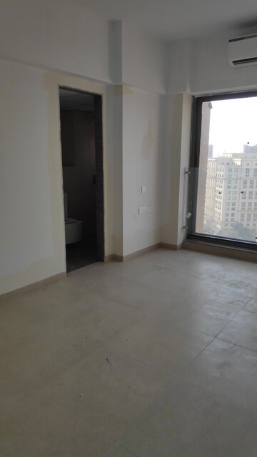 Room in 3 BHK Apartment at Kanakia Silicon Valley, Powai – for Rent