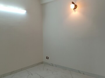 Room in 3 BHK Apartment at Panchsheel Vihar – for Rent