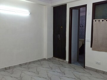 Room in 3 BHK Apartment at Panchsheel Vihar – for Rent