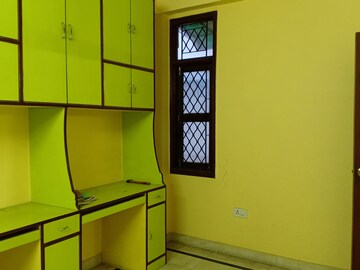 Room in 3 BHK Apartment at Panchsheel Vihar – for Rent