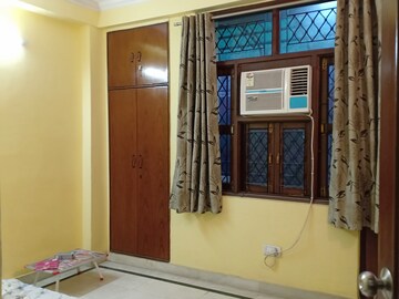 Room in 3 BHK Apartment at Panchsheel Vihar – for Rent