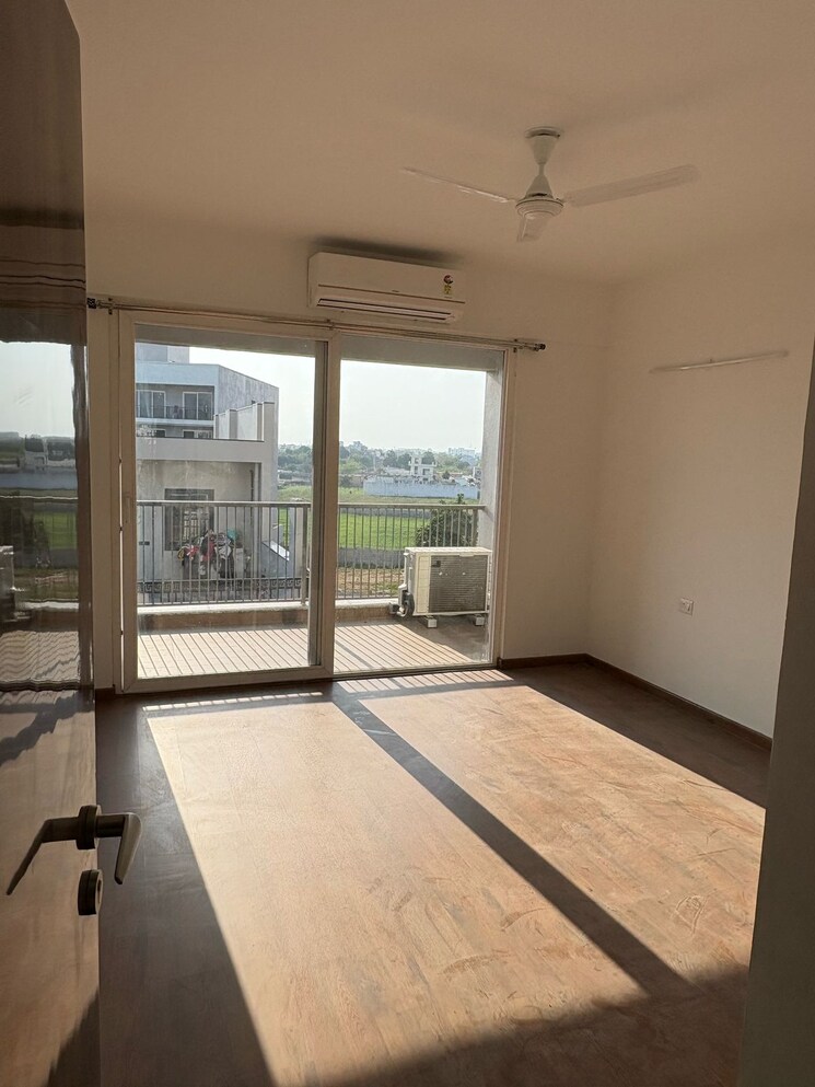 Room, dlf-garden-city-independent-floors 3 Bedroom 1800 Sq.Ft. Apartment In Sector 92 Gurgaon 8241713
