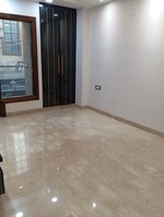 3.5 BHK + Pooja Room,Study Room 175 Sq.Yd. Builder Floor in Krishna Nagar