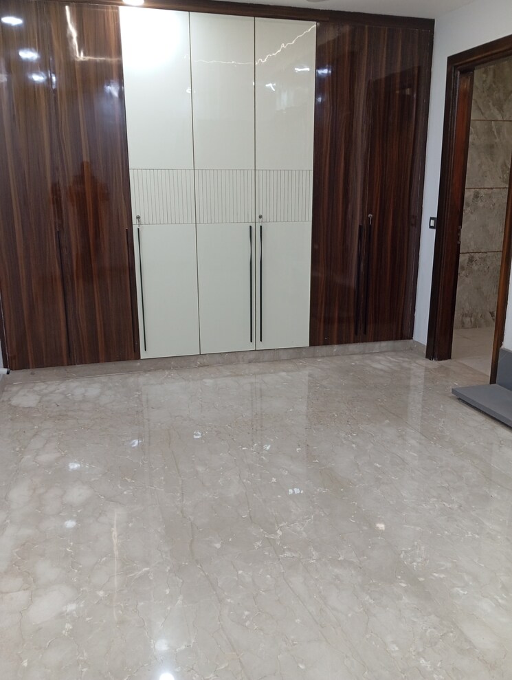 Room, krishna nagar 3.5 Bedroom 175 Sq.Yd. Builder Floor In Krishna Nagar Delhi 8241721