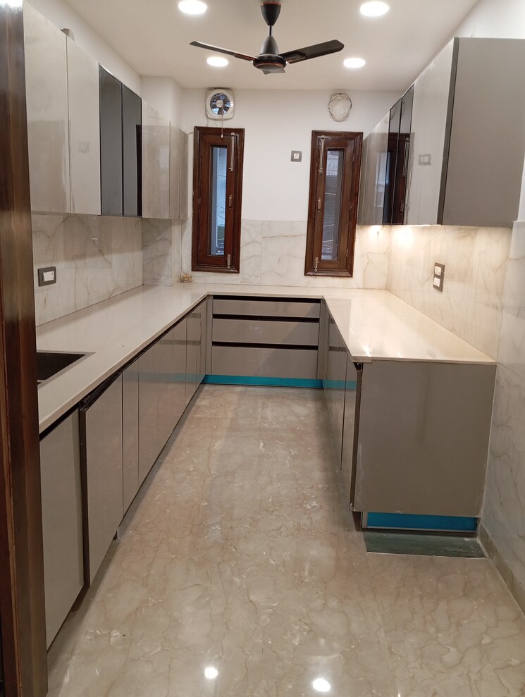Kitchen, krishna nagar 3.5 Bedroom 175 Sq.Yd. Builder Floor In Krishna Nagar Delhi 8241721