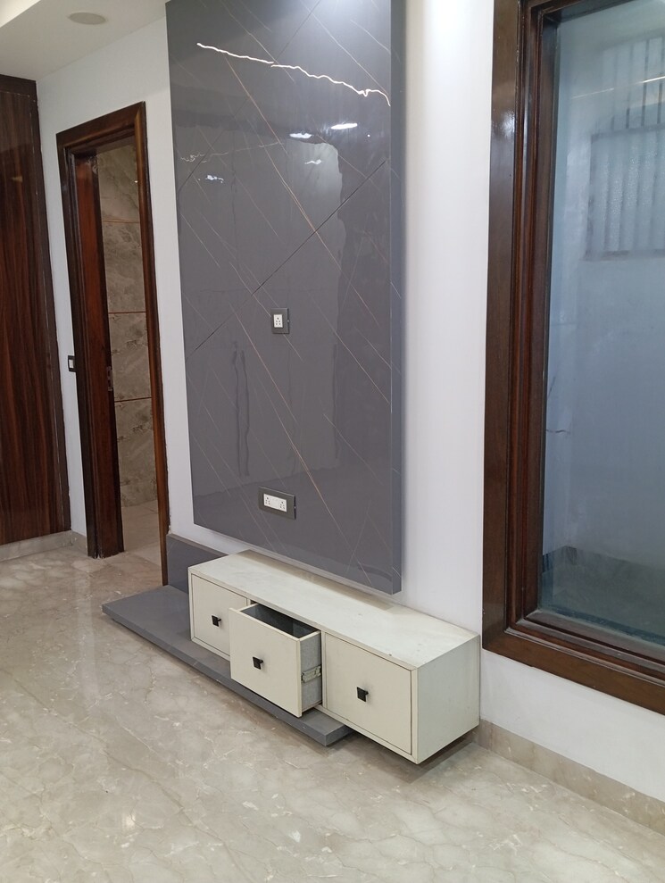 undefined, krishna nagar 3.5 Bedroom 175 Sq.Yd. Builder Floor In Krishna Nagar Delhi 8241721