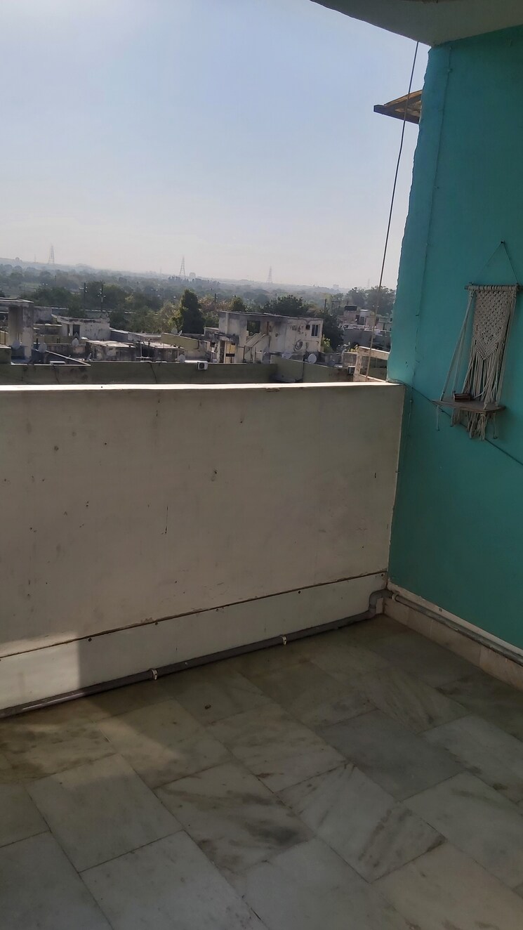 Balcony, mayur vihar phase 1 extension 3.5 Bedroom 1450 Sq.Ft. Apartment In Mayur Vihar Phase 1 Extension Delhi 8241724