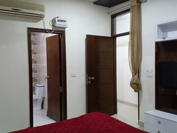 Room in 3 BHK Apartment at Malviya Nagar – for Rent