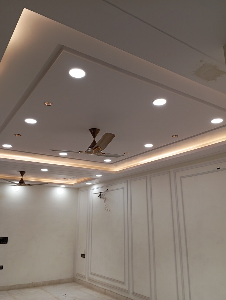 Room, krishna nagar 4 Bedroom 180 Sq.Yd. Builder Floor In Krishna Nagar Delhi 8241734