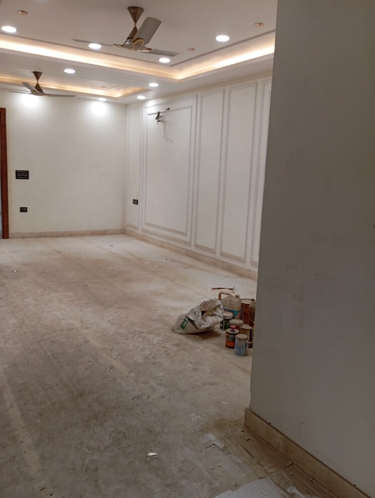 Room, krishna nagar 4 Bedroom 180 Sq.Yd. Builder Floor In Krishna Nagar Delhi 8241734