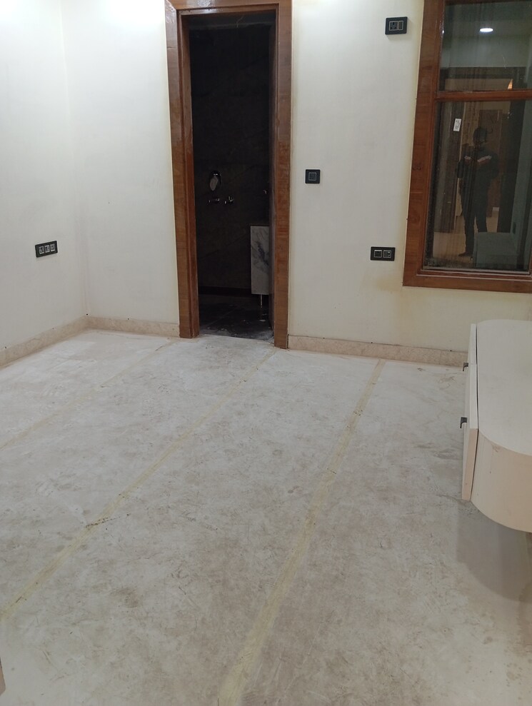 Room, krishna nagar 4 Bedroom 180 Sq.Yd. Builder Floor In Krishna Nagar Delhi 8241734