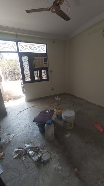 Furnished Amenities in 2.5 BHK Builder Floor at Mayur Vihar – for Sale
