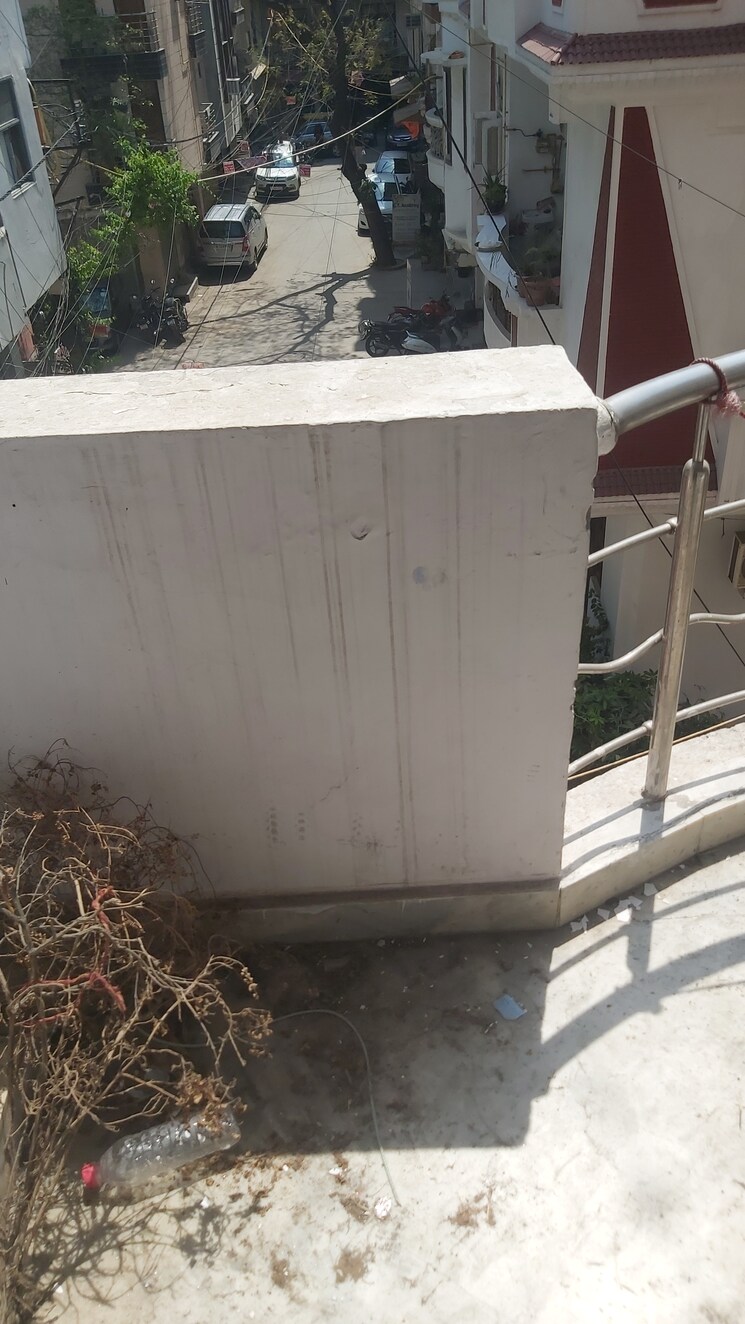 Balcony, mayur vihar 2.5 Bedroom 750 Sq.Ft. Builder Floor In Mayur Vihar Delhi 8241745