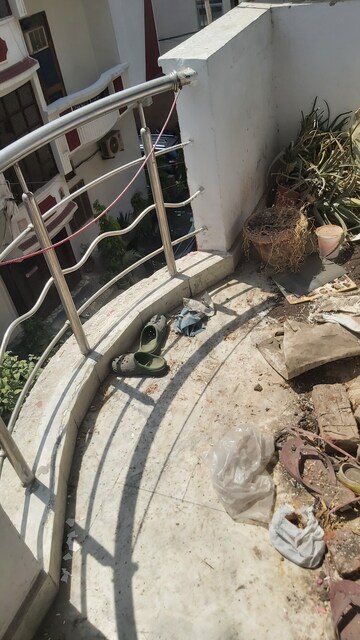 Master Bedroom in 2.5 BHK Builder Floor at Mayur Vihar – for Sale