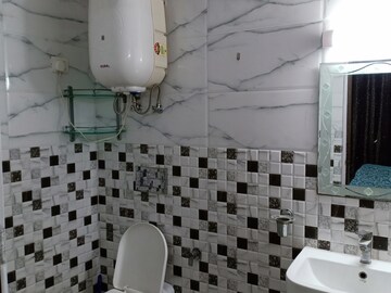 Bathroom in 1 RK Apartment at Khirki Extension – for Rent