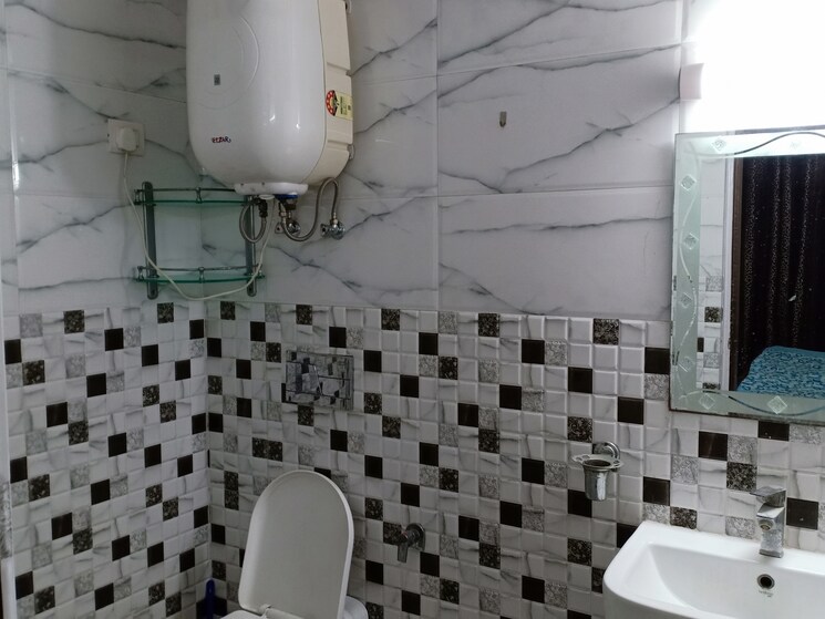 Bathroom, khirki extension 1 RK 400 Sq.Ft. Apartment In Khirki Extension Delhi 8241750