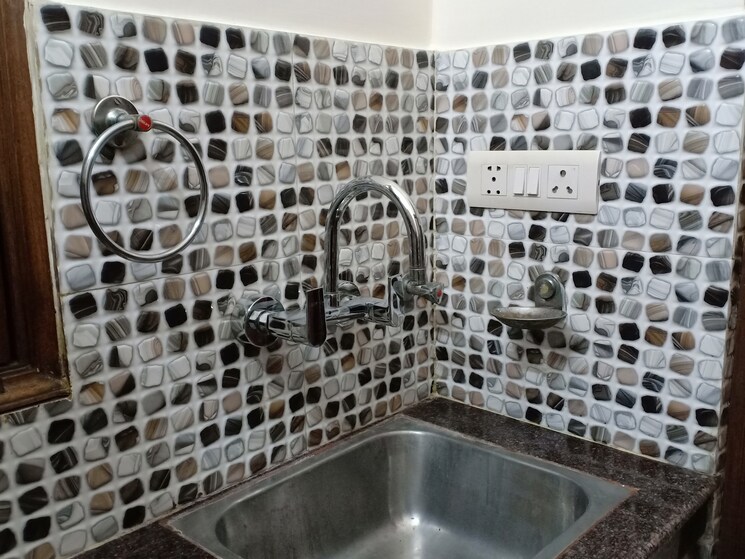 Kitchen, khirki extension 1 RK 400 Sq.Ft. Apartment In Khirki Extension Delhi 8241750