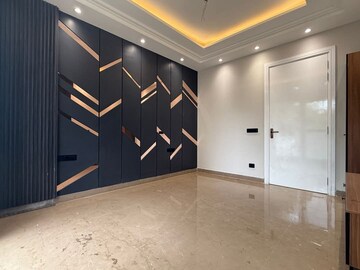 Room in 3 BHK Builder Floor at M3M Atrium, Sector 57 – for Sale