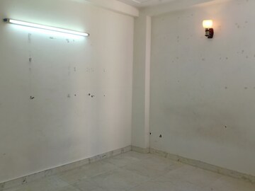Room in 3 BHK Apartment at Khirki Extension – for Rent