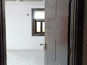 Room in 3 BHK Apartment at Khirki Extension – for Rent