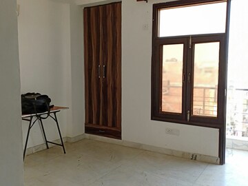 Room in 3 BHK Apartment at Khirki Extension – for Rent