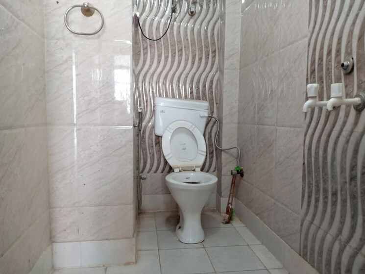 Bathroom, khirki extension 1 Bedroom 450 Sq.Ft. Apartment In Khirki Extension Delhi 8241819