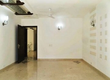 Room in 5 BHK Builder Floor at Panchsheel Park – for Rent