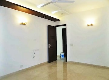 Room in 5 BHK Builder Floor at Panchsheel Park – for Rent
