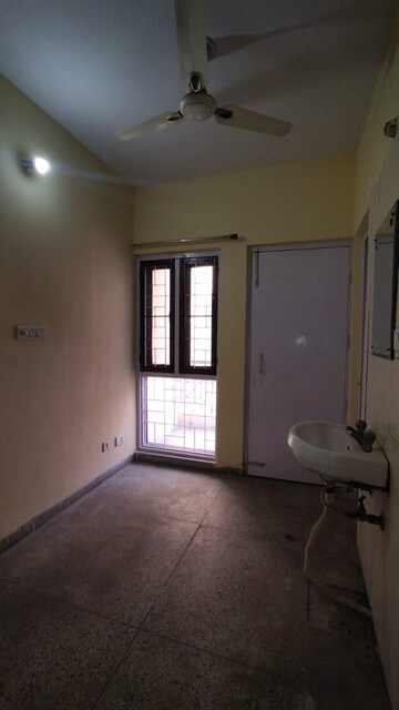 Room in 1 BHK Apartment at Molarband – for Rent
