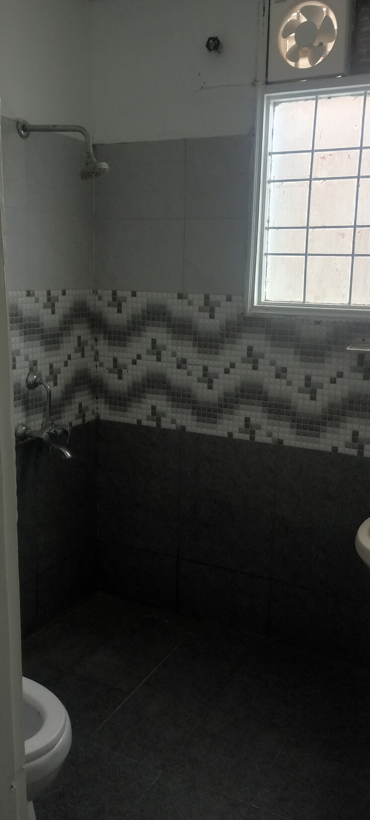 Bathroom, ludhiana chandigarh hwy 1 Bedroom 80 Sq.Yd. Apartment In LudhianA Chandigarh Hwy Mohali 8241944