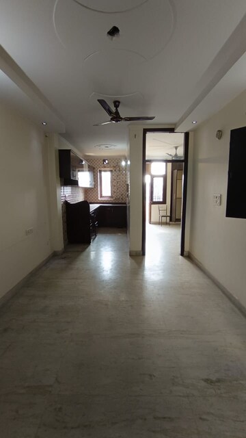 Room in 2.5 BHK Apartment at Paschim Vihar – for Rent