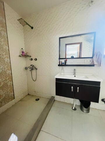 Master Bedroom in 2.5 BHK Apartment at Paschim Vihar – for Rent