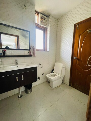 Master Bedroom in 2.5 BHK Apartment at Paschim Vihar – for Rent