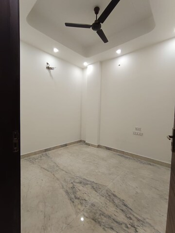 Room in 3 BHK Builder Floor at Paschim Vihar – for Rent