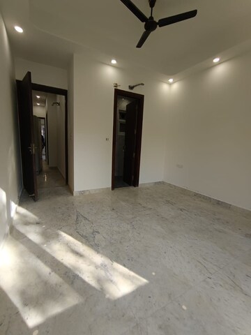 Room in 3 BHK Builder Floor at Paschim Vihar – for Rent