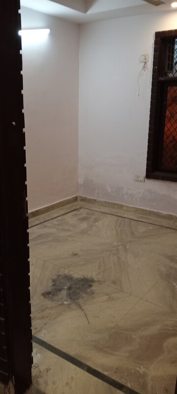 Room in 2 BHK Builder Floor at Govindpuri – for Rent