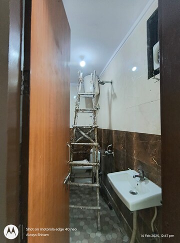 Furnished Amenities in 2 BHK Builder Floor at Govindpuri – for Rent