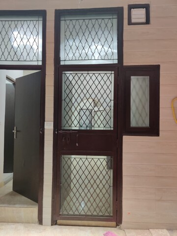 Room in 2 BHK Builder Floor at Govindpuri – for Rent