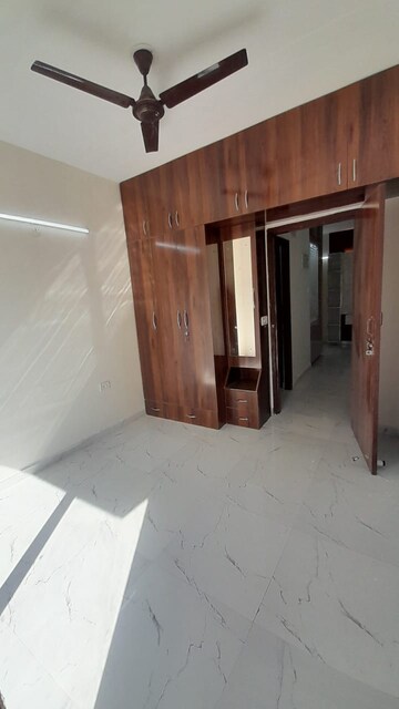 Room in 2 BHK Apartment at Signature Global Proxima, Sector 89 – for Rent