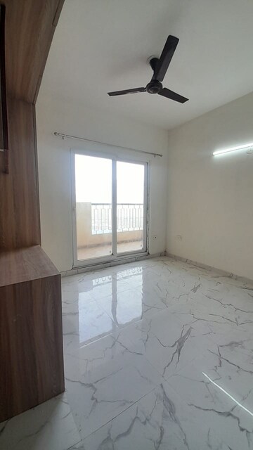 Room in 2 BHK Apartment at Signature Global Proxima, Sector 89 – for Rent